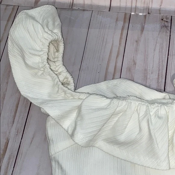 $5 LABOR DAY SALE ❤️ Forever 21 Off Shoulder Ruffled Bodysuit NWOT - Picture 4 of 5